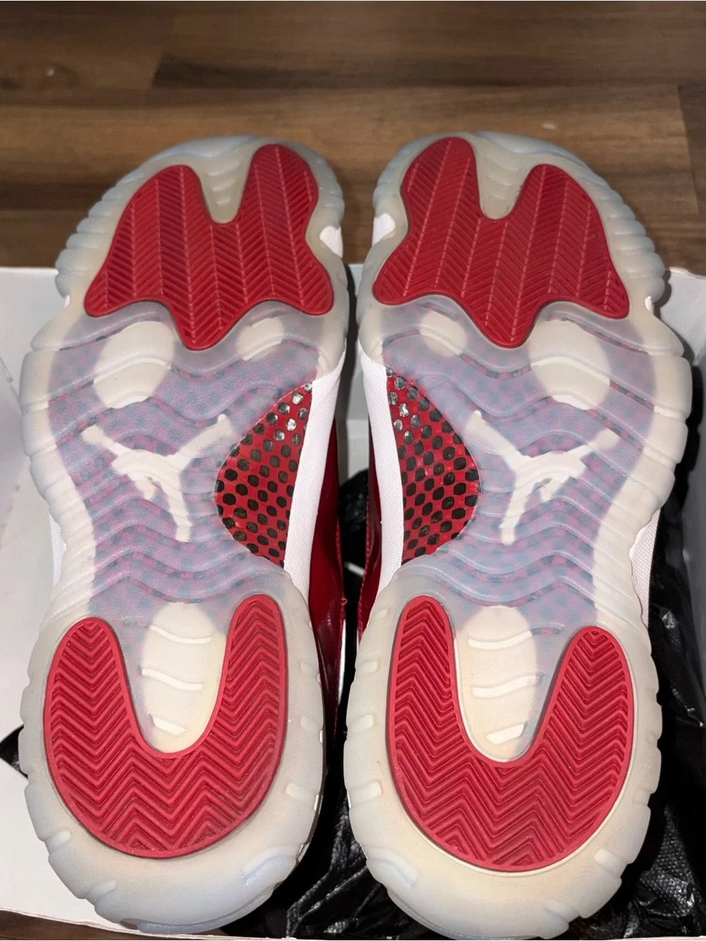Jordan 11 Retro Cherry size 12 Like new